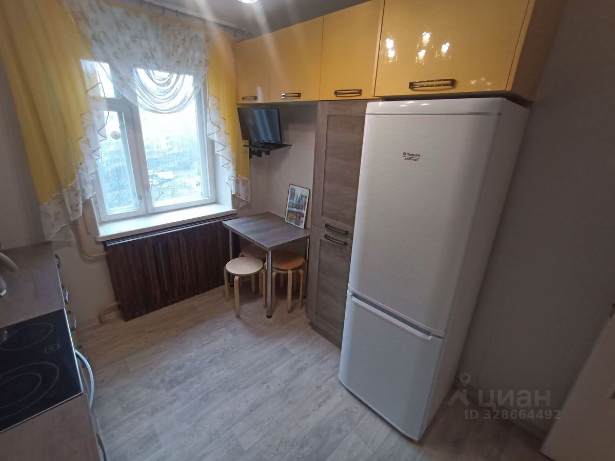 Продажа 3-комн квартиры на вторичном рынке Российский проспект, 5