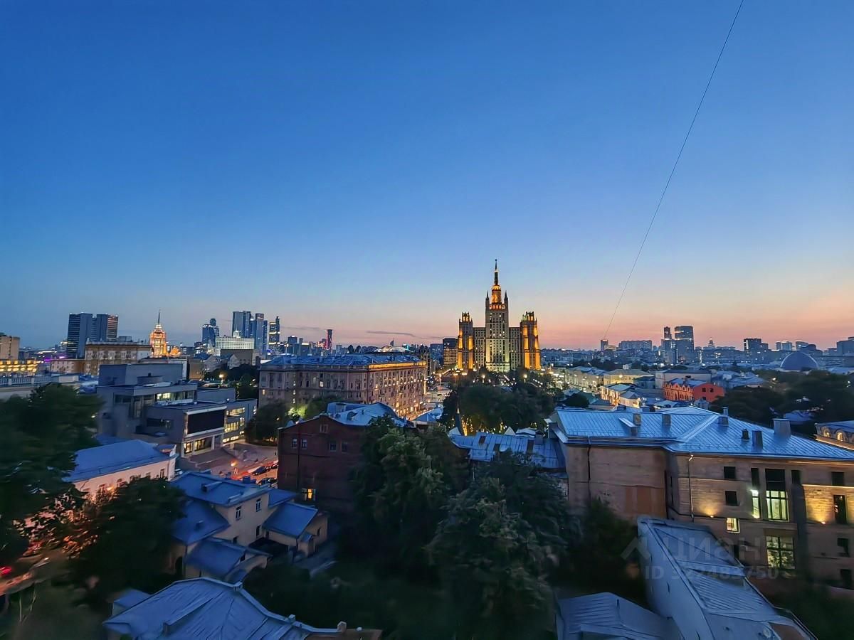 Продажа 1-комн квартиры на вторичном рынке Большая Никитская улица, 49