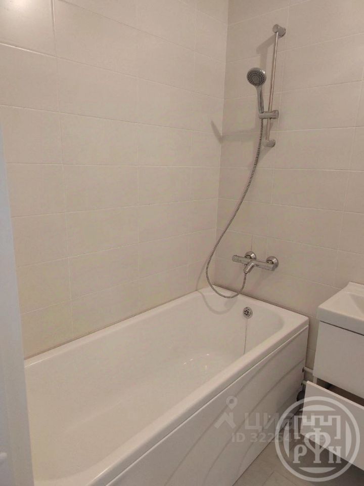 Продажа 2-комн квартиры на вторичном рынке пос. Бугры, улица Тихая, 5к3