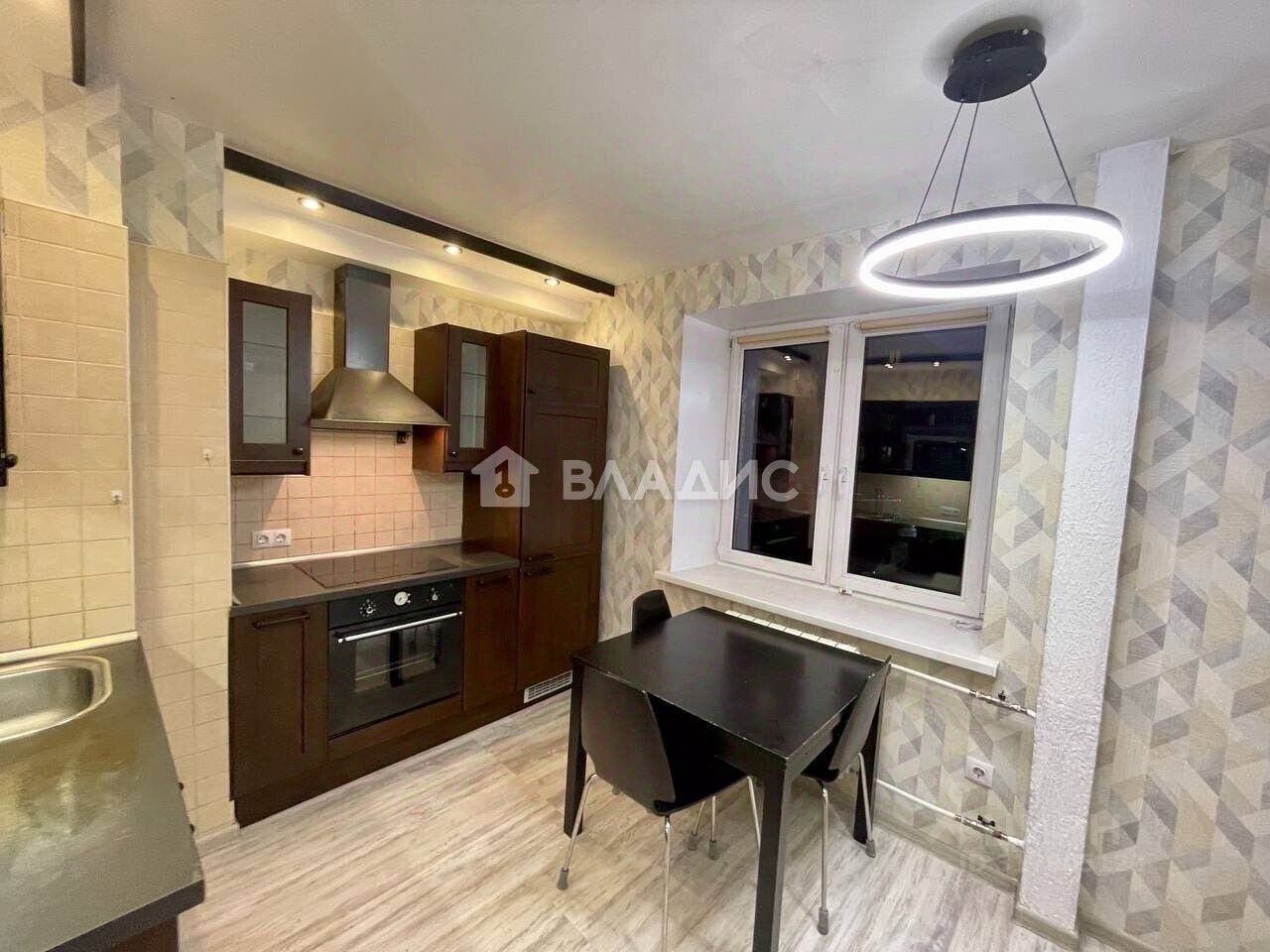 Продажа 2-комн квартиры на вторичном рынке улица Турку, 11к2