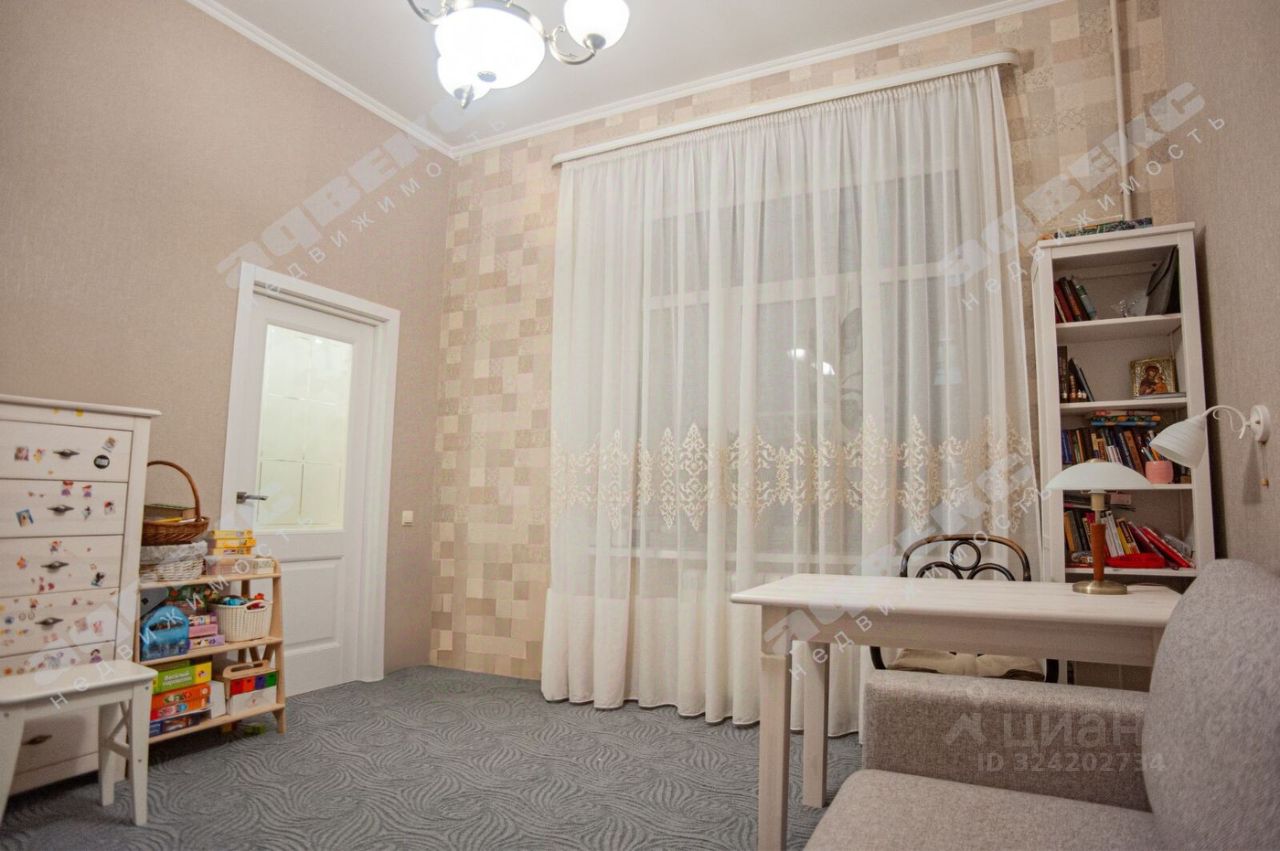 Продажа 3-комн квартиры на вторичном рынке Зверинская улица, 42