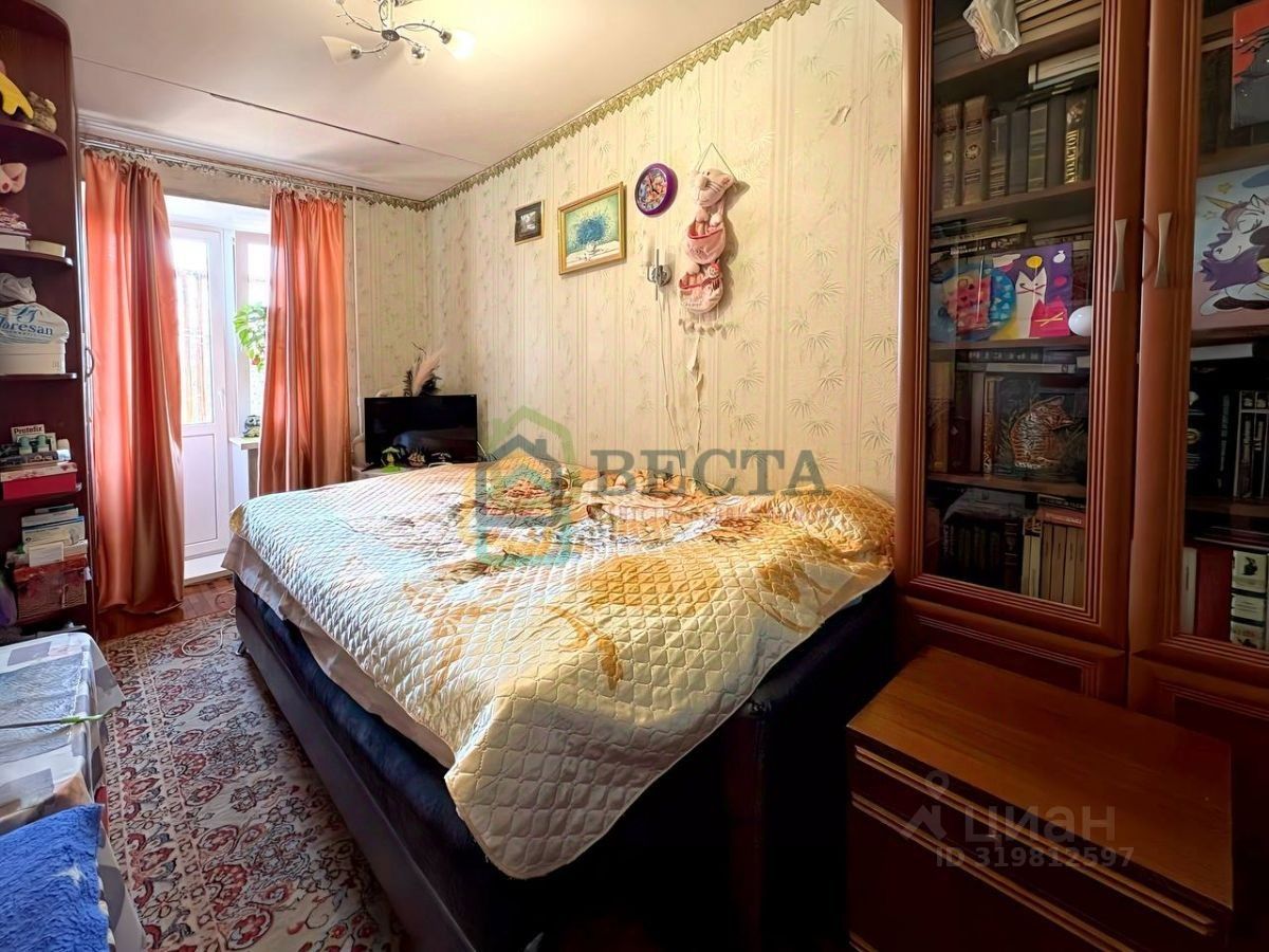 Продажа 4-комн квартиры на вторичном рынке Петергоф, улица Шахматова, 12к2