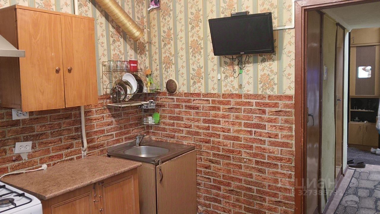 Продажа 3-комн квартиры на вторичном рынке пос. Житково, улица Центральная, 31