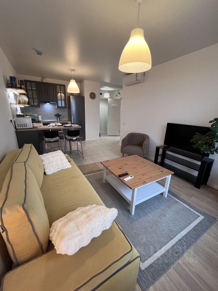 Аренда 2-комн квартиры на вторичном рынке улица Поляны, 5Ак3