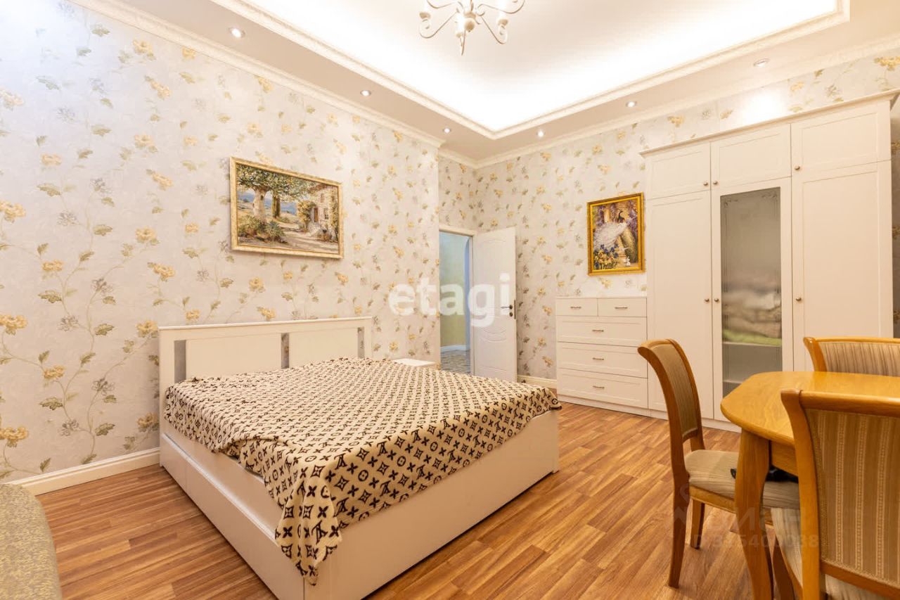 Продажа 3-комн квартиры на вторичном рынке набережная Обводного Канала, 109