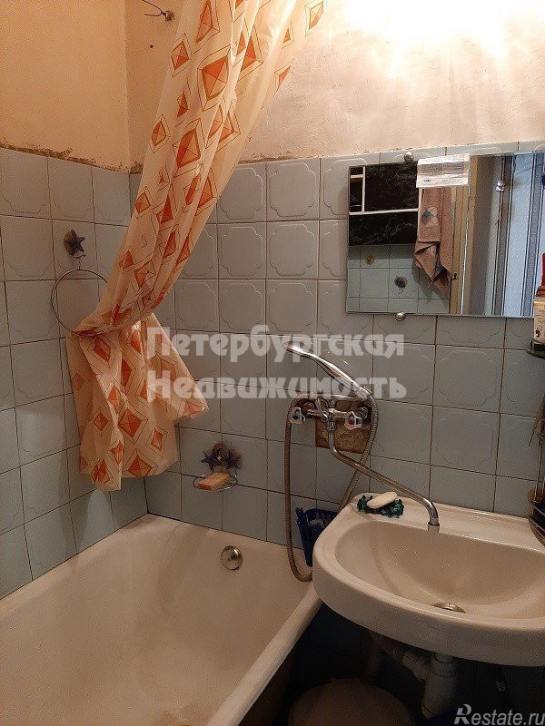 Продажа 3-комн квартиры на вторичном рынке Добровольцев ул. ,  д. 16