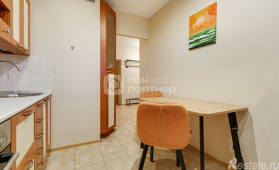 Продажа 1-комн квартиры на вторичном рынке Челюскина ул,  д. 8 с1