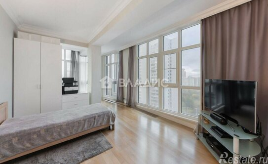 Продажа 4-комн квартиры на вторичном рынке Эльдара Рязанова ул