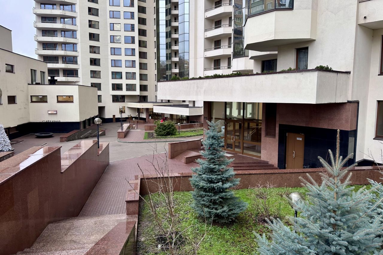 Продажа 3-комн квартиры на вторичном рынке улица Архитектора Власова, 6