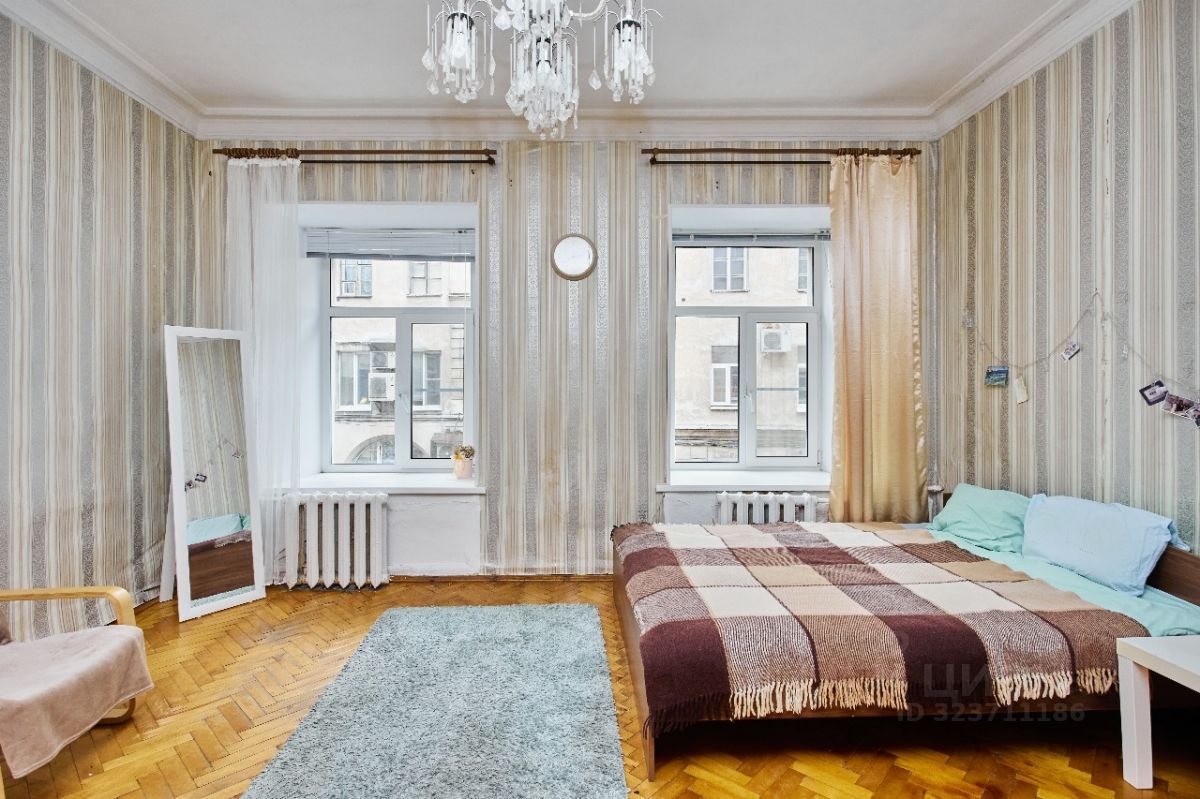 Продажа 4-комн квартиры на вторичном рынке Гороховая улица, 34