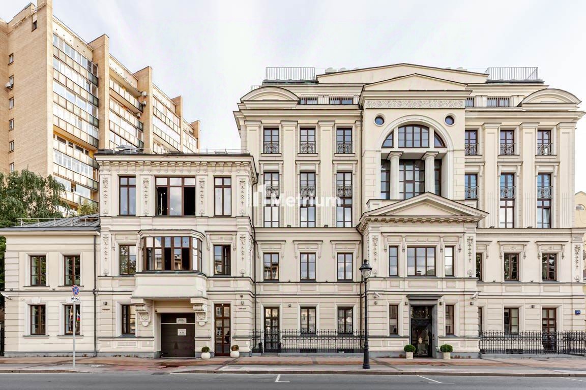 Продажа 4-комн квартиры на вторичном рынке Большая Никитская улица, 45