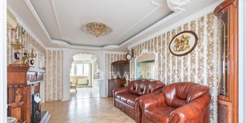 4-комн квартира улица Грекова,  д. 5