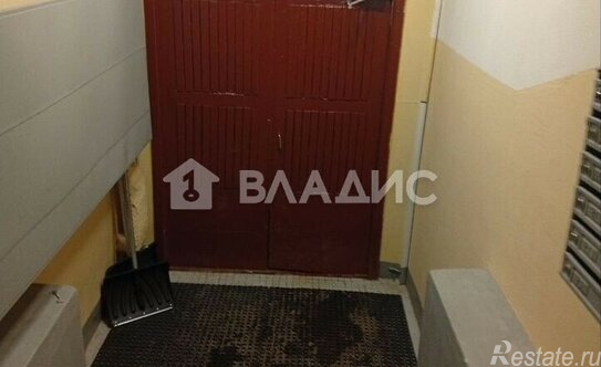 Продажа 2-комн квартиры на вторичном рынке Чонгарский б-р,  д. 30