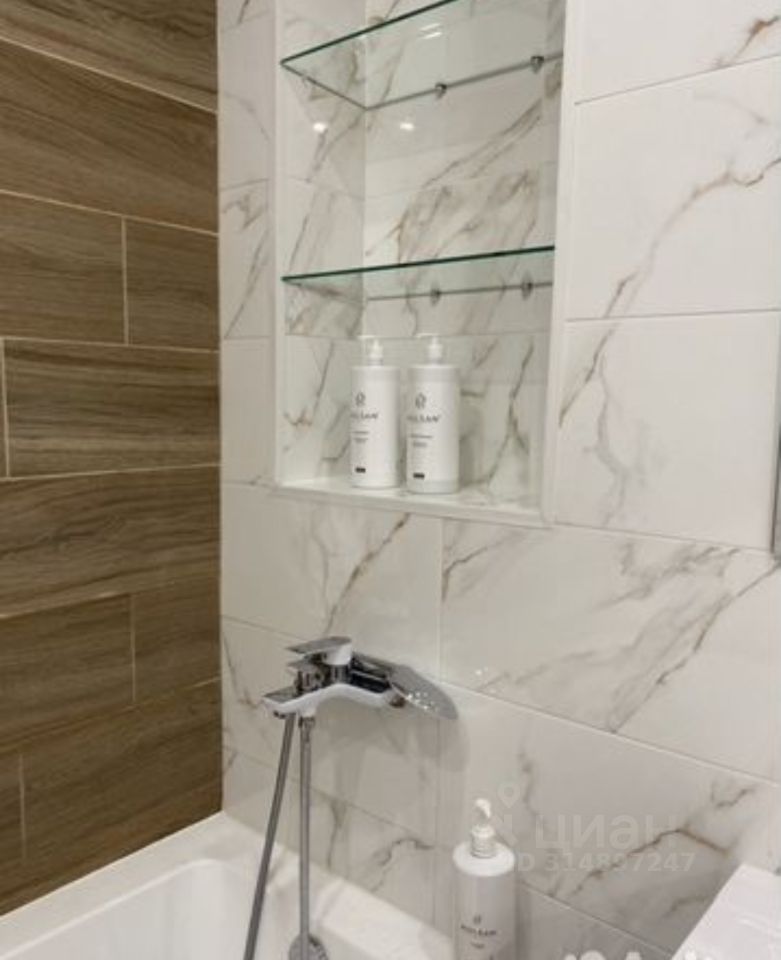 Продажа 1-комн квартиры на вторичном рынке Большеохтинский проспект, 15К3