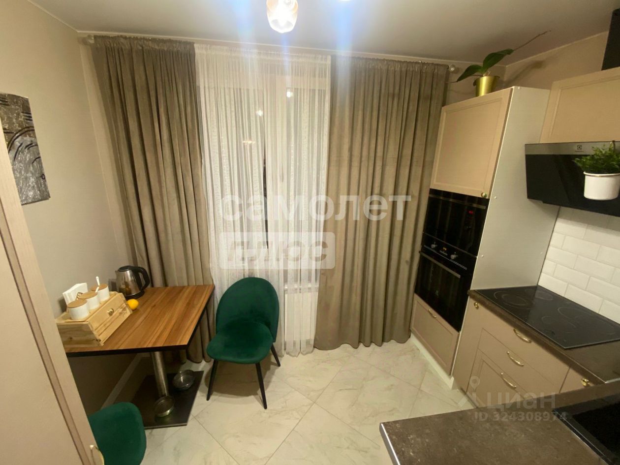 Продажа 4-комн квартиры на вторичном рынке Одинцово, улица Маковского, 10