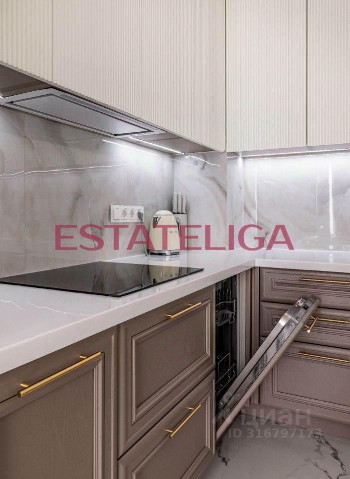 Продажа 4-комн квартиры на вторичном рынке улица Лобачевского, 120к1