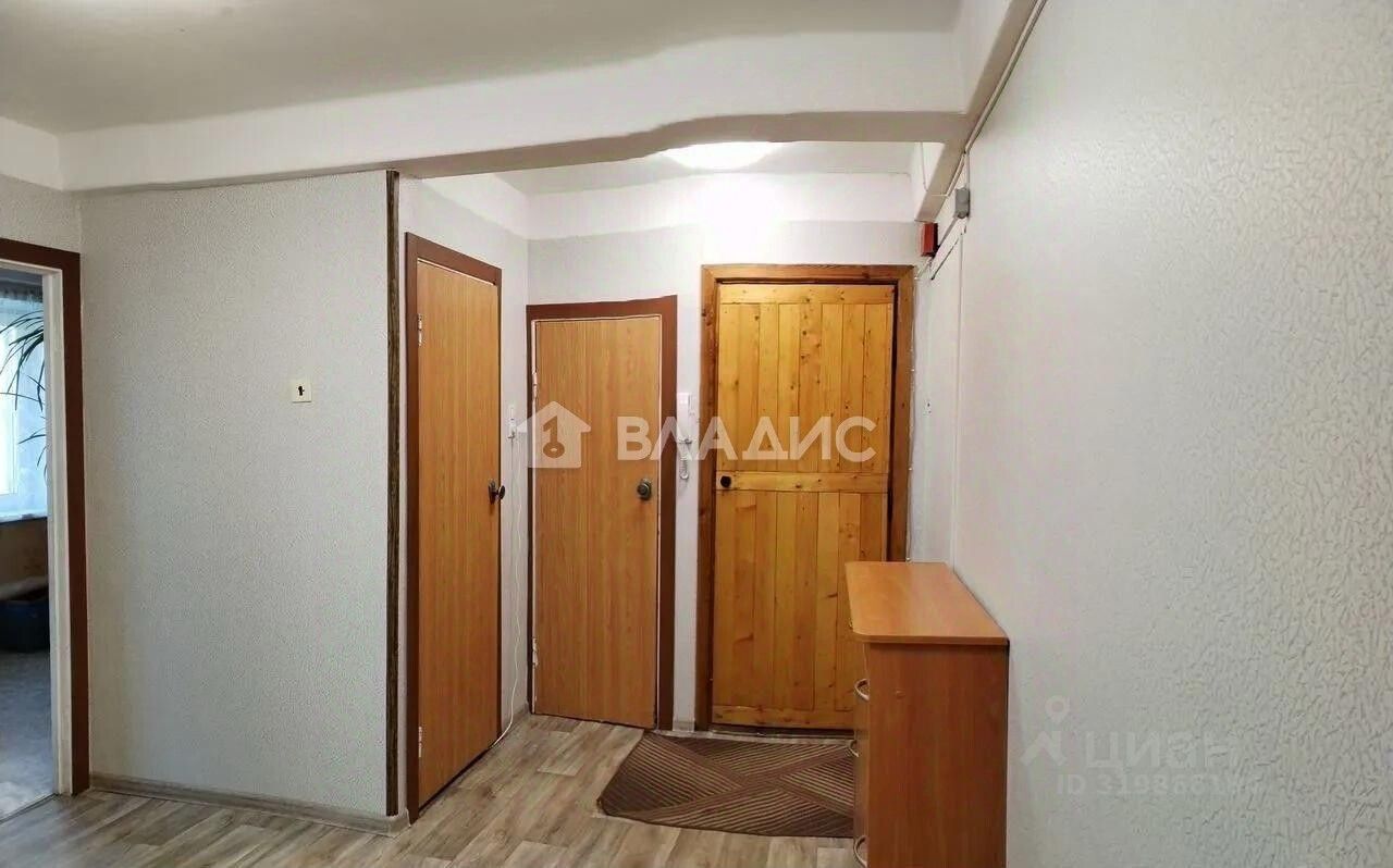 Продажа 4-комн квартиры на вторичном рынке Горелово тер., улица Коммунаров, 124