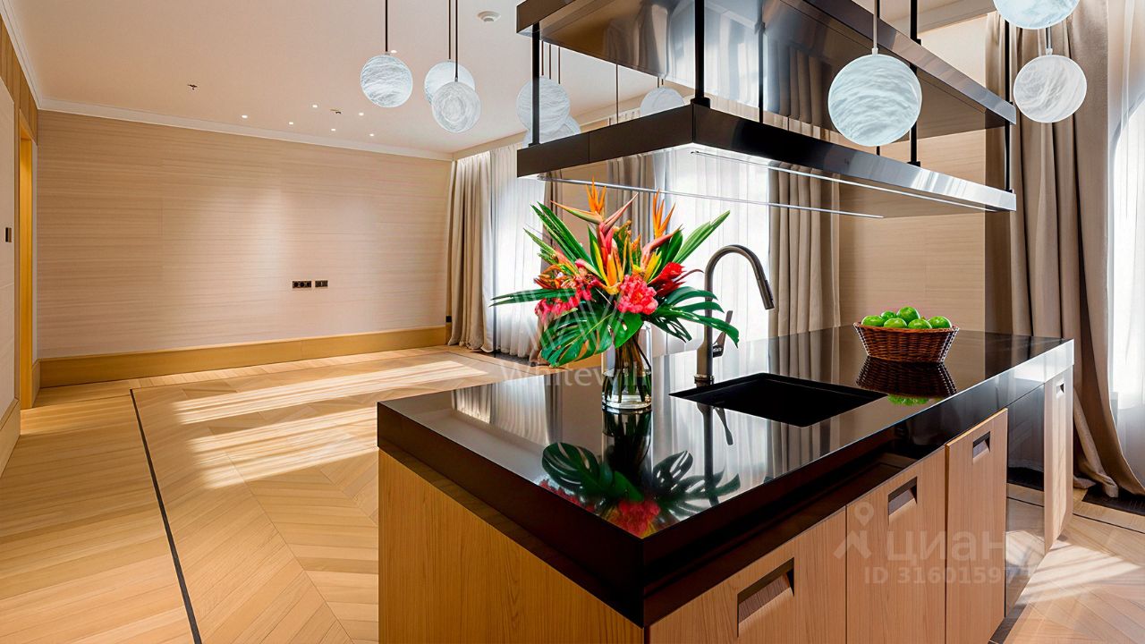 Продажа 2-комн квартиры на вторичном рынке Большая Никитская улица, 9