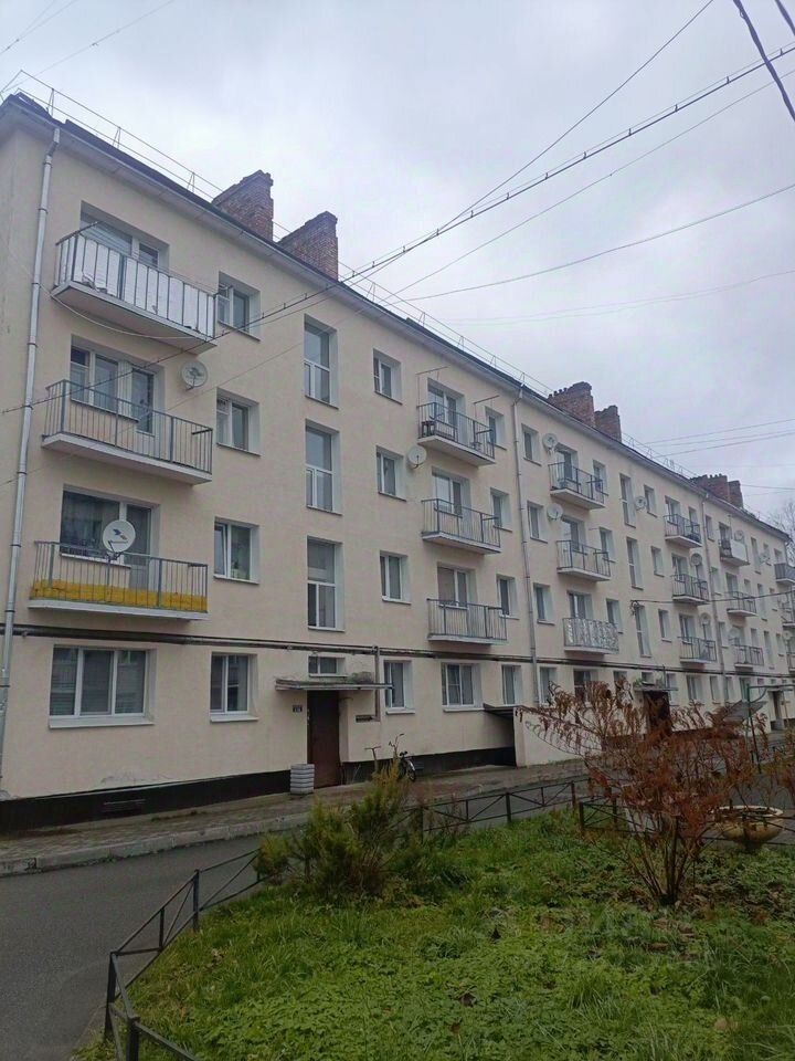 Продажа 2-комн квартиры на вторичном рынке д. Гостицы, 4