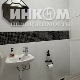 Продажа 2-комн квартиры на вторичном рынке ул Поляны,  д. 5А,  к. 3