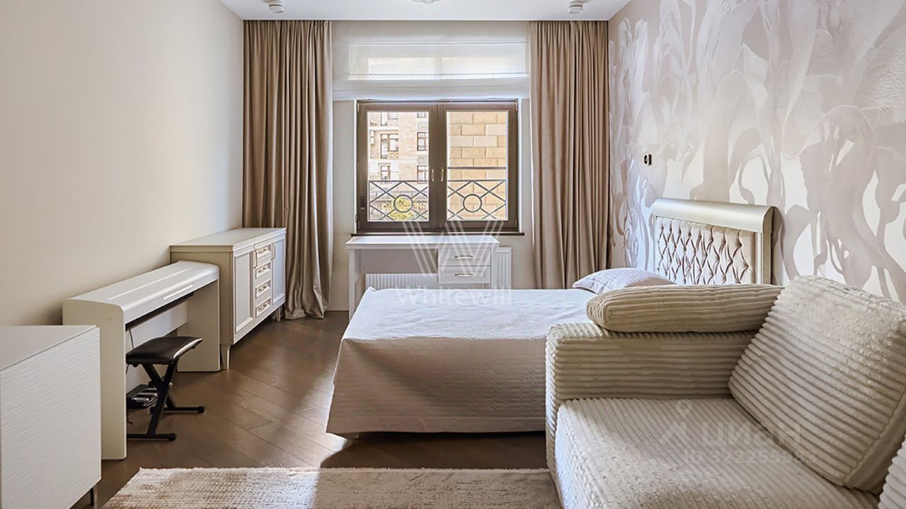 Продажа 4-комн квартиры на вторичном рынке Погодинская улица, 4