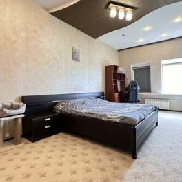 Продажа 4-комн квартиры на вторичном рынке Дыбенко ул,  д. 21,  к. 3