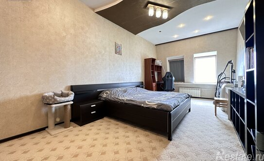 Продажа 4-комн квартиры на вторичном рынке Дыбенко ул,  д. 21,  к. 3