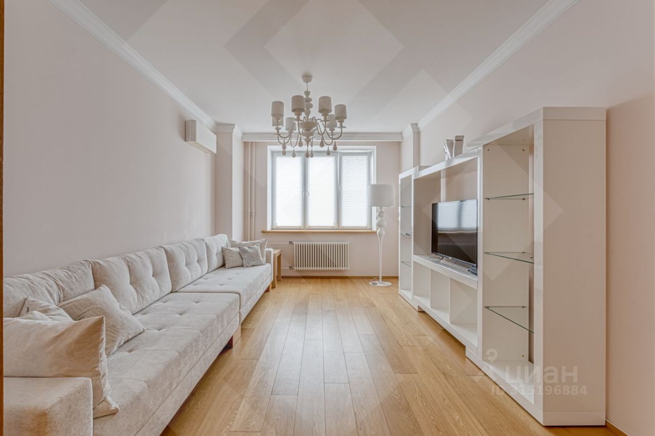 Продажа 2-комн квартиры на вторичном рынке Часовая улица, 19к3