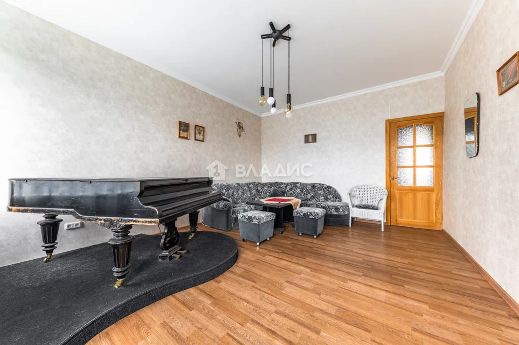 3-комн квартира ул. Ткачей,  д. 4