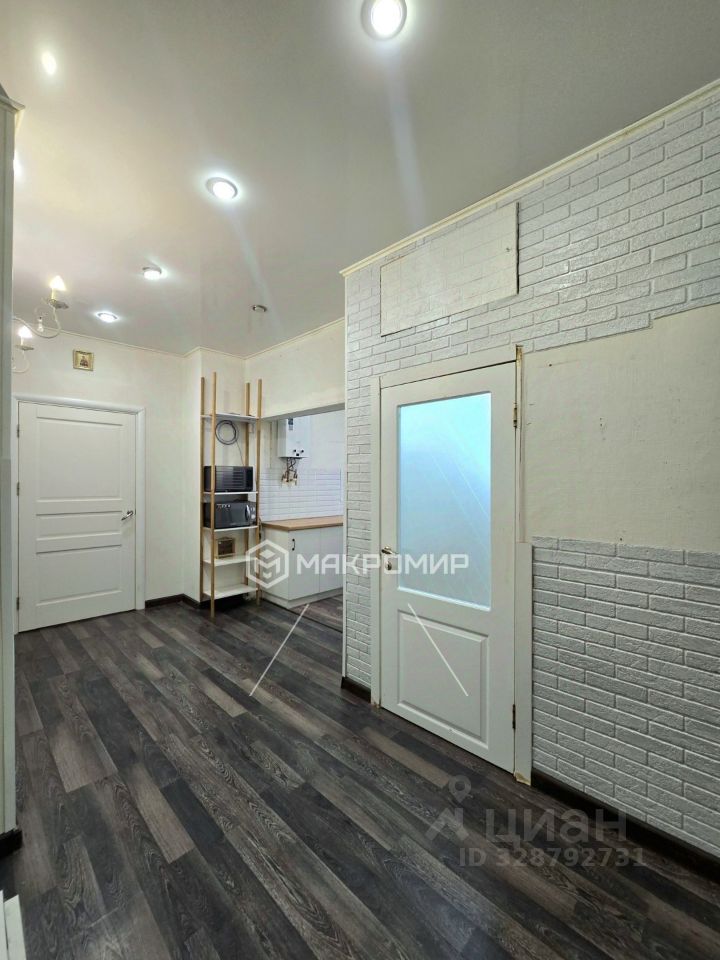 Продажа 3-комн квартиры на вторичном рынке Павловск, улица Обороны, 4а