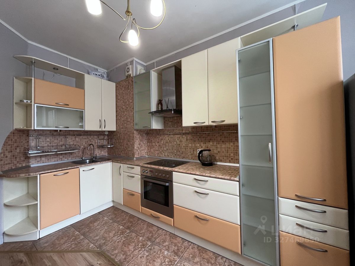 Продажа 2-комн квартиры на вторичном рынке Учительская улица, 19к3