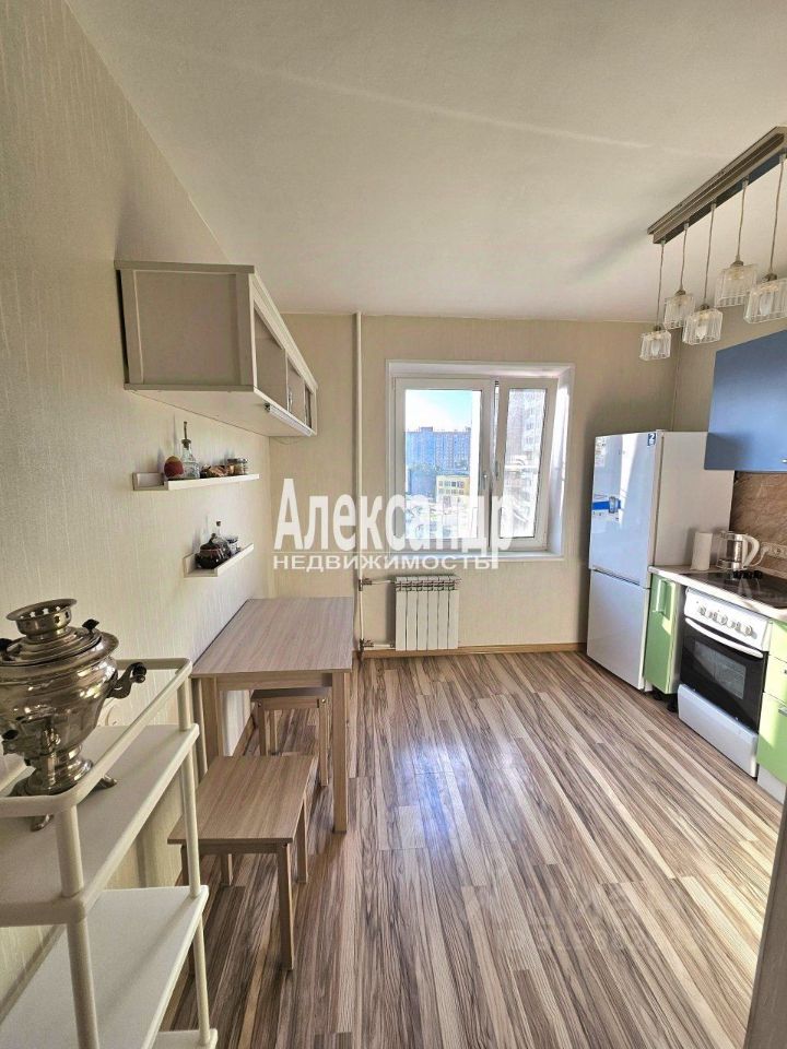 Продажа 3-комн квартиры на вторичном рынке Горелово тер., улица Коммунаров, 120