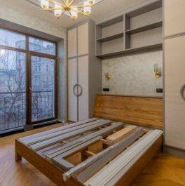 Продажа 2-комн квартиры на вторичном рынке Староконюшенный переулок,  д. 45