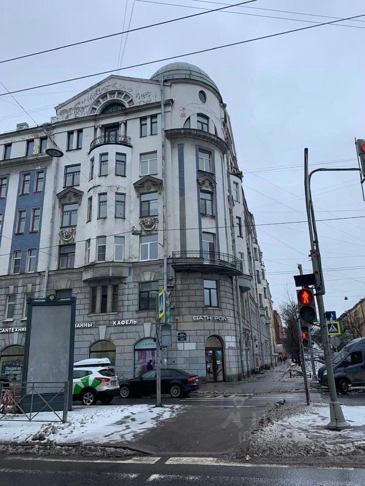 Продажа 5-комн квартиры на вторичном рынке 5-я Васильевского острова линия, 64