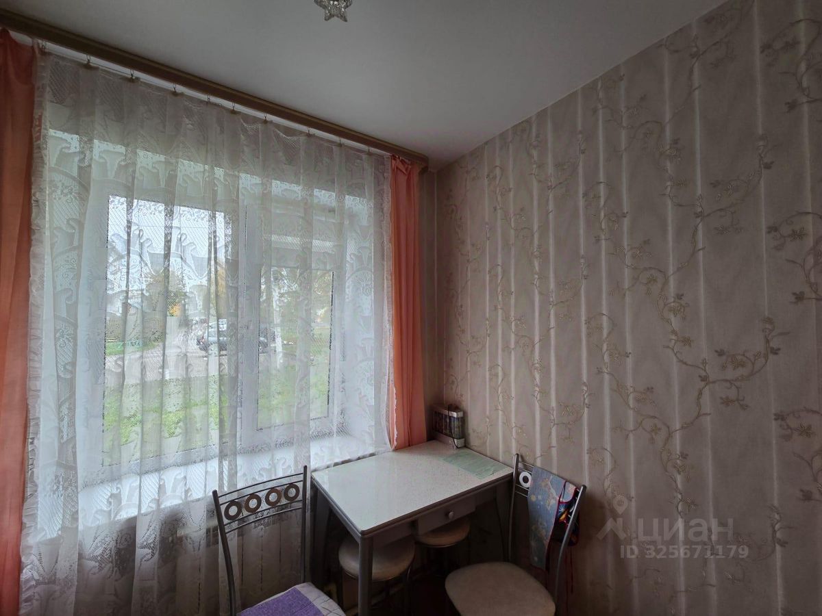 Продажа 1-комн квартиры на вторичном рынке пос. Совхоза Архангельский, улица Комарова,  д. 5