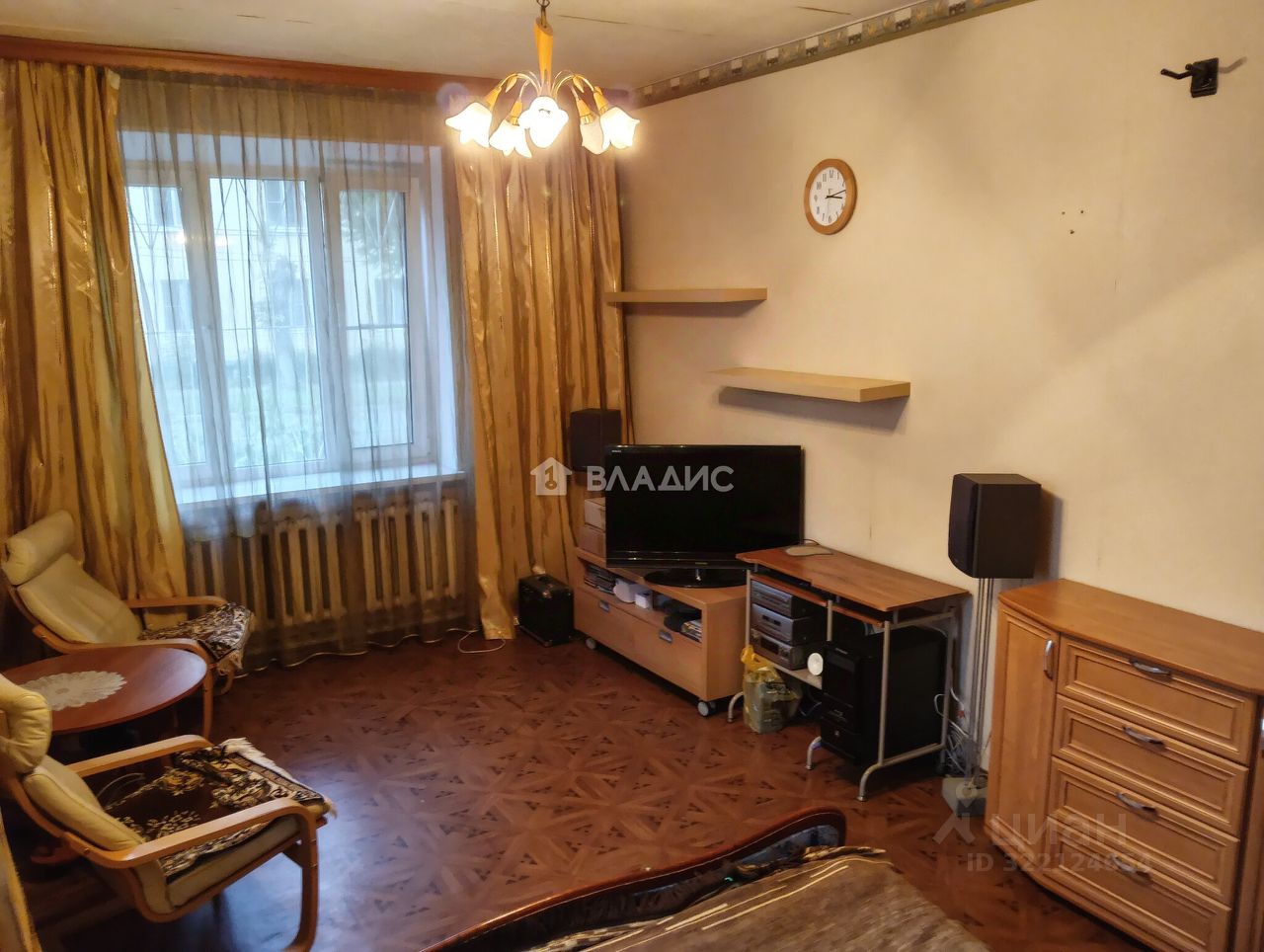 Продажа 3-комн квартиры на вторичном рынке Лобня, улица Циолковского, 8