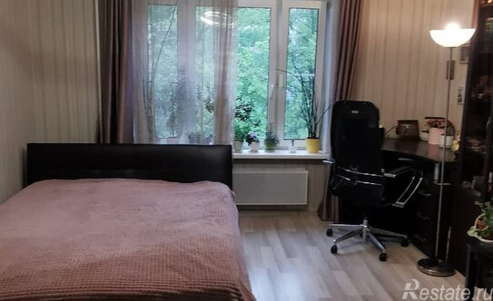 Продажа 3-комн квартиры на вторичном рынке ул Бажова,  д. 13,  к. 2