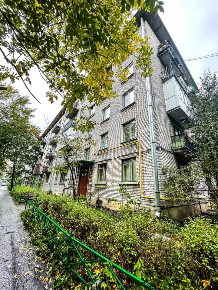 Продажа 2-комн квартиры на вторичном рынке пос. Песочный, Ленинградская улица, 70к3