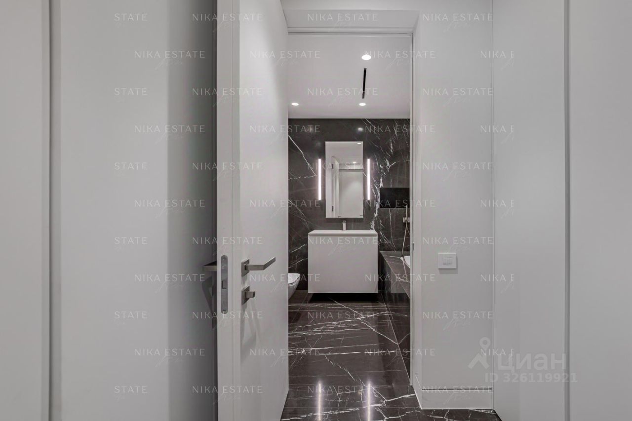 Продажа 3-комн квартиры на вторичном рынке улица Большая Дмитровка, 9С1