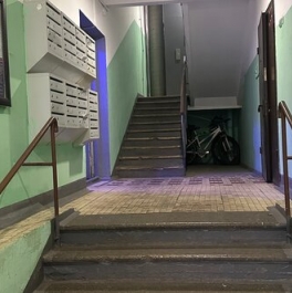 Продажа 2-комн квартиры на вторичном рынке ул Вишнёвая,  д. 10