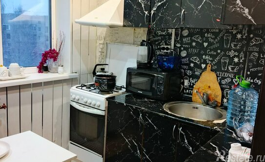 Продажа 2-комн квартиры на вторичном рынке Ломоносов г, Жоры Антоненко ул,  д. 14а