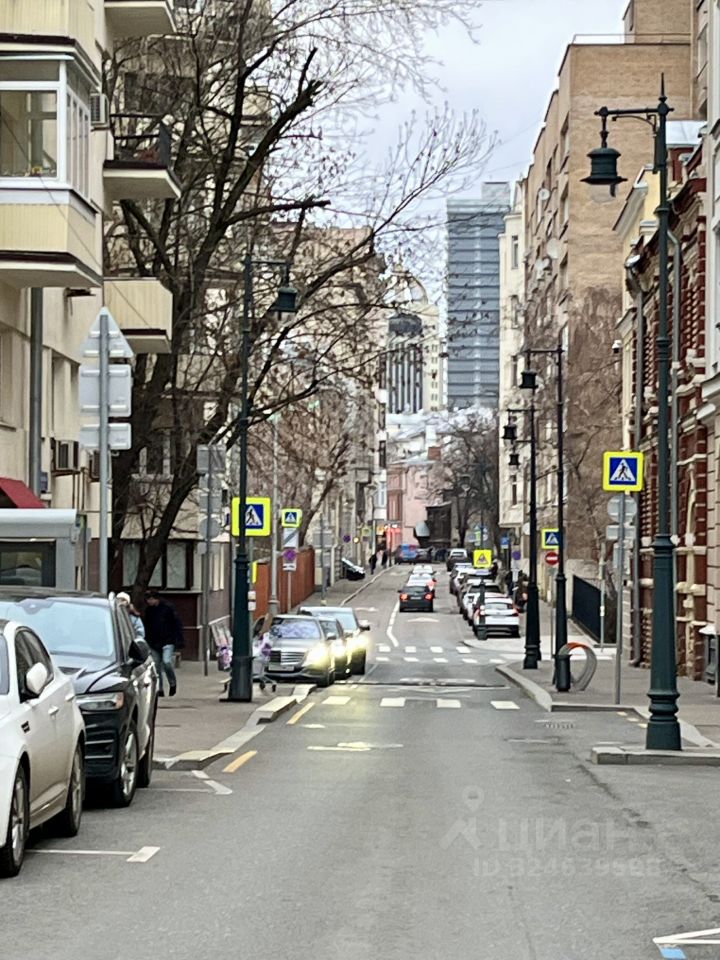 Продажа 4-комн квартиры на вторичном рынке переулок Сивцев Вражек, 15/25