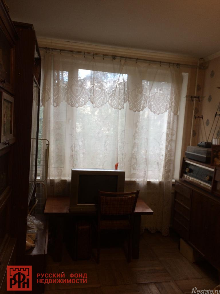 Продажа 4-комн квартиры на вторичном рынке Червонного Казачества ул. ,  д. 28