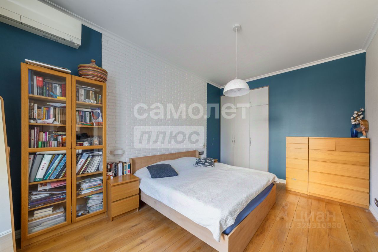 Продажа 2-комн квартиры на вторичном рынке Болотниковская улица, 17