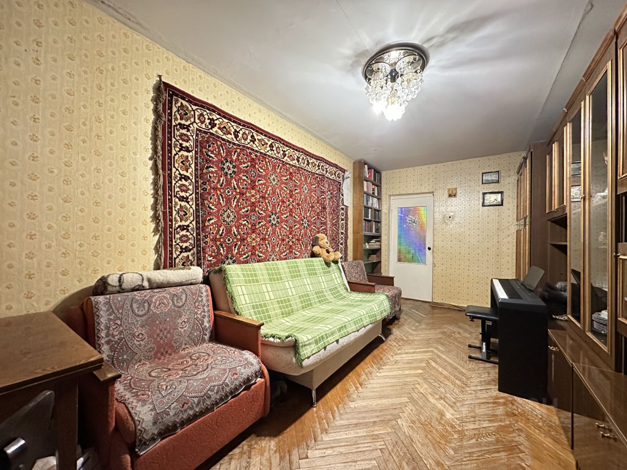 Продажа 2-комн квартиры на вторичном рынке Петергоф, улица Юты Бондаровской, 19к2