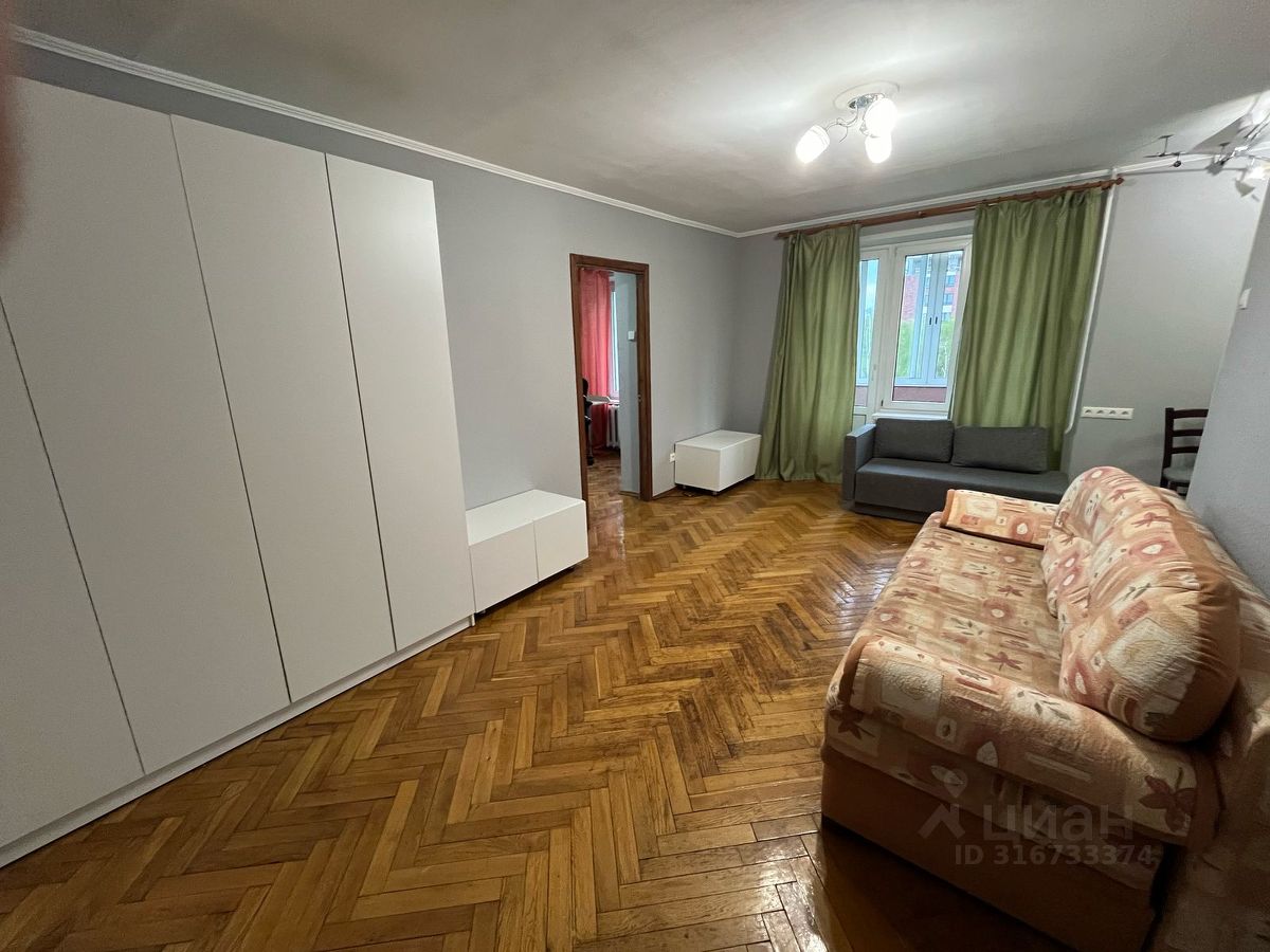 Аренда 2-комн квартиры на вторичном рынке Есенинский бульвар, 3