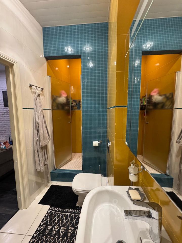 Продажа 3-комн квартиры на вторичном рынке 8-я Васильевского острова линия, 85