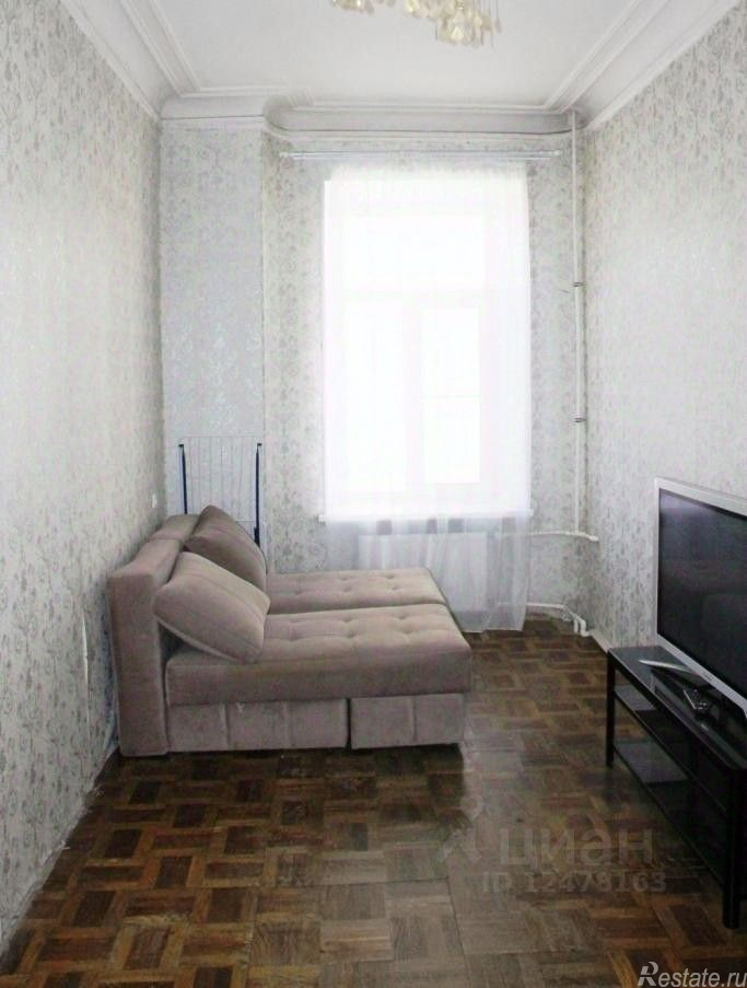 Продажа 4-комн квартиры на вторичном рынке Мытнинская улица,  д. 15