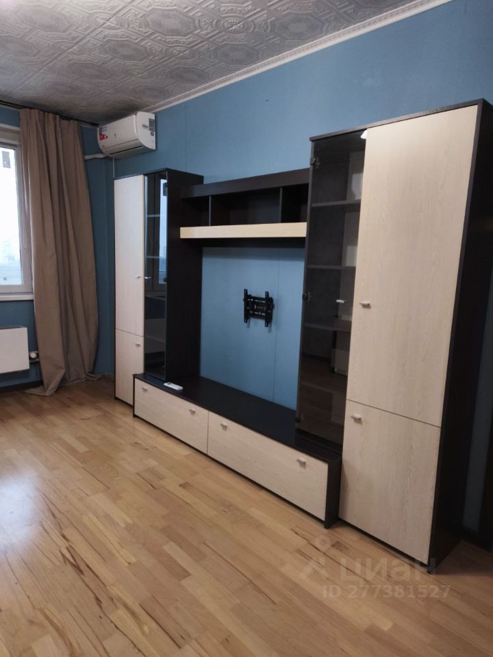 Аренда 1-комн квартиры на вторичном рынке Изюмская улица, 53к3