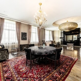 Продажа 5-комн квартиры на вторичном рынке улица Пречистенка,  д. 27